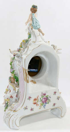 Figürliche Porzellanuhr. - photo 4 Figürliche Porzellanuhr. - photo 4