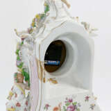 Figürliche Porzellanuhr. - photo 4