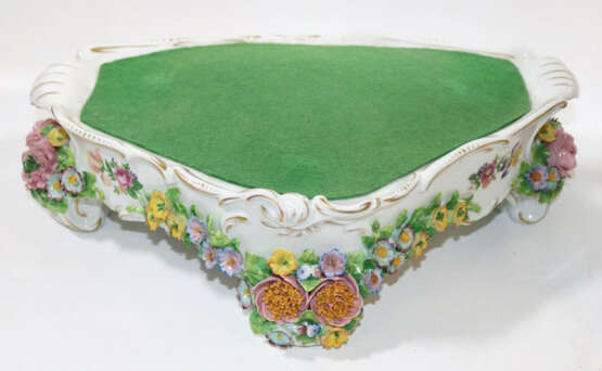 Figürliche Porzellanuhr. - photo 5 Figürliche Porzellanuhr. - photo 5