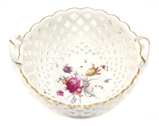 Durchbruchkorb mit Blumenmalerei. - photo 1
