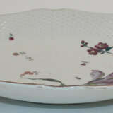 Schale mit Blumenmalerei und Ozierrand - Foto 2