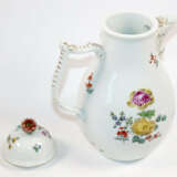 Kaffeekanne und 2 Schalen mit Blumenmalerei - photo 2