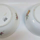 Kaffeekanne und 2 Schalen mit Blumenmalerei - photo 4