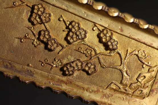 Qing Dynasty Royal Copper gilt Pair of ornamental bottles - photo 6