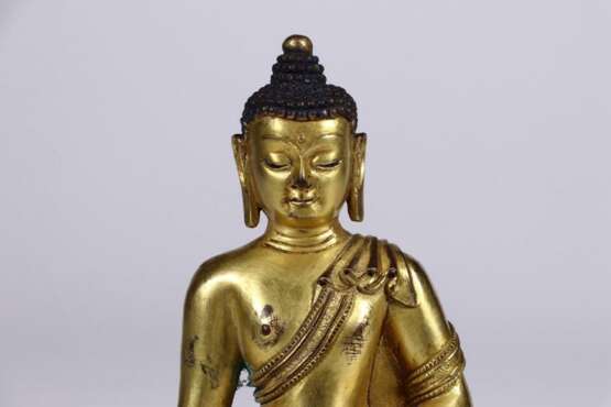 18th century copper gilt sakyamuni Buddha statue - фото 2