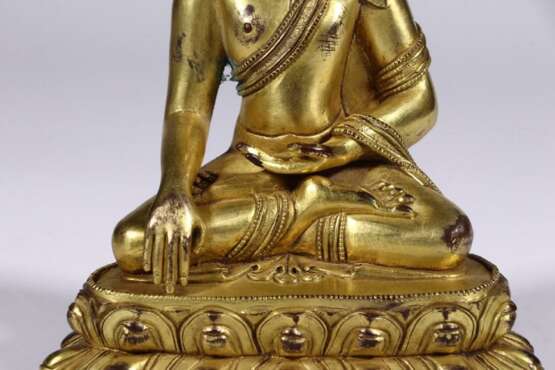 18th century copper gilt sakyamuni Buddha statue - фото 3