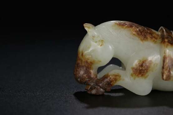 Ming Dynasty Hetian white jade lying horse carving - Foto 2