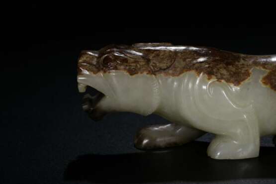 Hetian white jade carving auspicious beast during the Warring States Period - photo 2