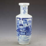 Qing Dynasty blue and white porcelain character story stick bottle - Foto 1