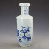 Qing Dynasty blue and white porcelain character story stick bottle - Foto 3
