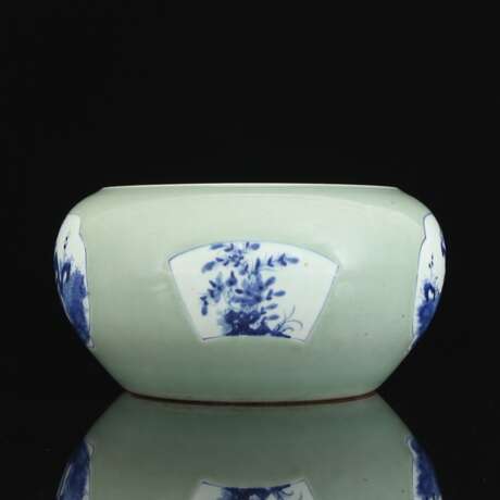 Qing Dynasty green glaze Flower and bird pattern Narcissus Pot - Foto 2