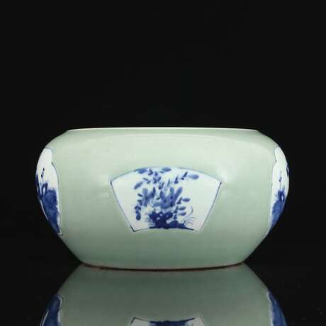 Qing Dynasty green glaze Flower and bird pattern Narcissus Pot - фото 5