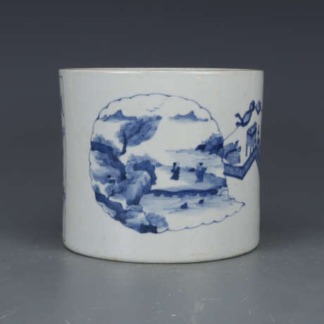 Qing Dynasty blue and white porcelain character story pen container - фото 8