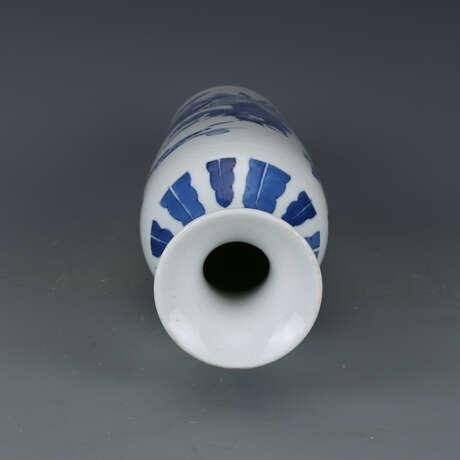 Qing Dynasty Blue and White Porcelain Character Story Bottle - photo 9