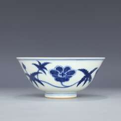 Ming Dynasty Blue and white Sunflower pattern tea bowl