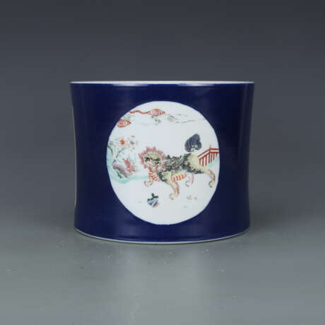 Qing Dynasty Blue Glaze Kirin Pattern Pen Container - фото 1