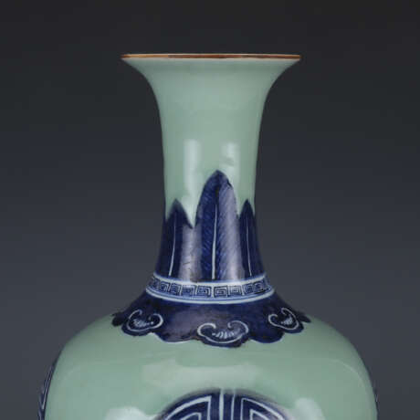 Qing Dynasty green glaze Ruyi pattern ornamental bottle - Foto 2