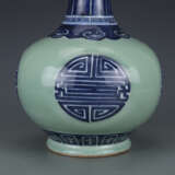 Qing Dynasty green glaze Ruyi pattern ornamental bottle - Foto 3