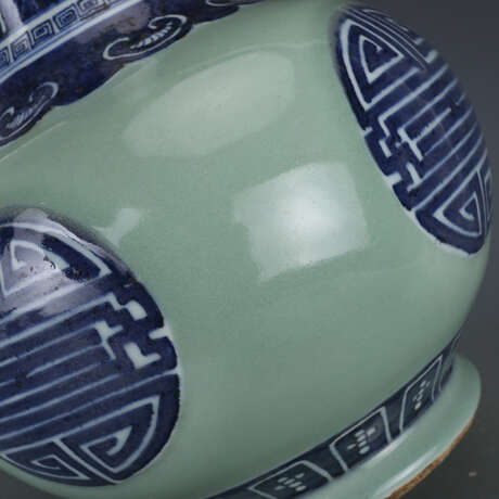Qing Dynasty green glaze Ruyi pattern ornamental bottle - Foto 5