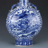 Qing Dynasty Blue and white Character painting flat bottle - photo 3