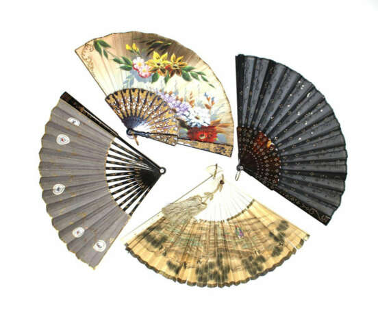 Vier Fächer - photo 1 Vier Fächer - photo 1