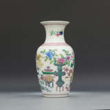 Qing Dynasty Pastel painting Guanyin bottle - фото 1