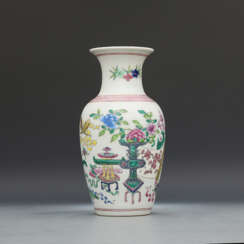 Qing Dynasty Pastel painting Guanyin bottle