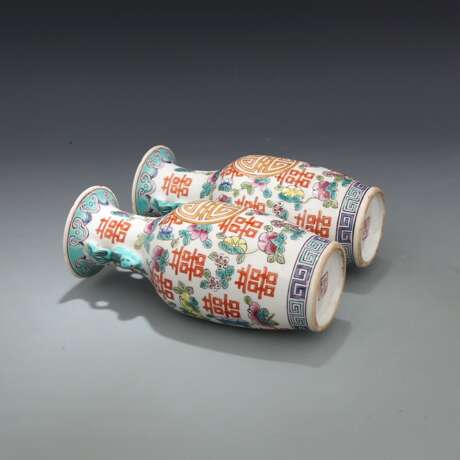 A pair of Qing Dynasty pastel glaze bottles - фото 10