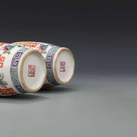 A pair of Qing Dynasty pastel glaze bottles - фото 11