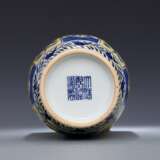 Qing Dynasty Hand Painted Blue and white vase - фото 8