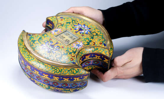 Qing Dynasty cloisonne bronze box - фото 8