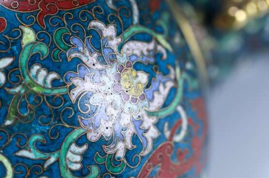 Chinese Qing Dynasty cloisonne bronze bottle - photo 4