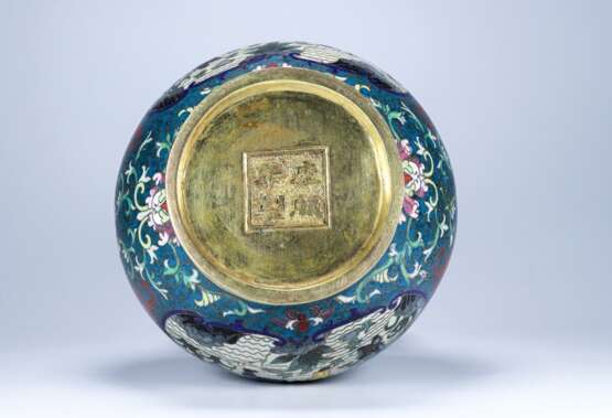Chinese Qing Dynasty cloisonne bronze bottle - photo 7