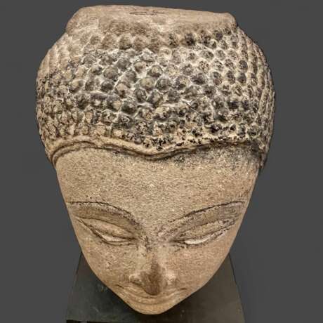 Shakyamuni Buddha head in sandstone Thailand Ayutthaya 17th century Высокотемпературная керамика 17th century г. - фото 4