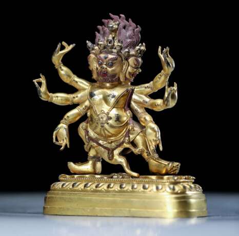 18th century Tibetan copper gilt six-armed black sky Buddha statue - photo 1