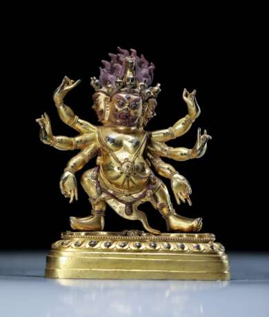 18th century Tibetan copper gilt six-armed black sky Buddha statue - фото 4