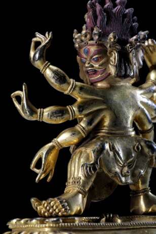 18th century Tibetan copper gilt six-armed black sky Buddha statue - Foto 5