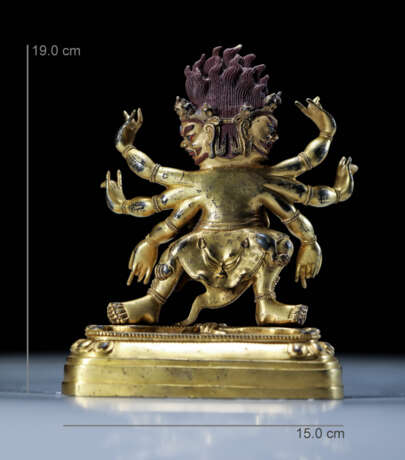 18th century Tibetan copper gilt six-armed black sky Buddha statue - фото 7