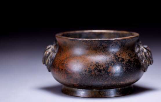 Ming Dynasty Round foot beast ear incense burner - фото 1