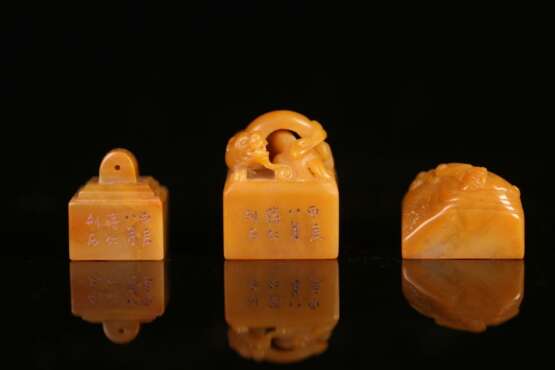A set of Shoushan Tianhuang jade carving seals in the Qing Dynasty - photo 2