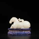 Qing Dynasty Hetian white jade carving monkey riding horse - photo 1