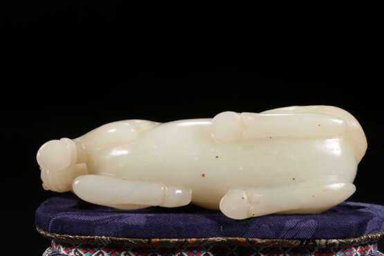 Qing Dynasty Hetian white jade carving monkey riding horse - Foto 9