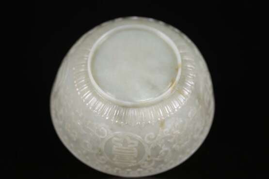 In the Qing Dynasty Hetian jade carved the "good luck" bowl - photo 3