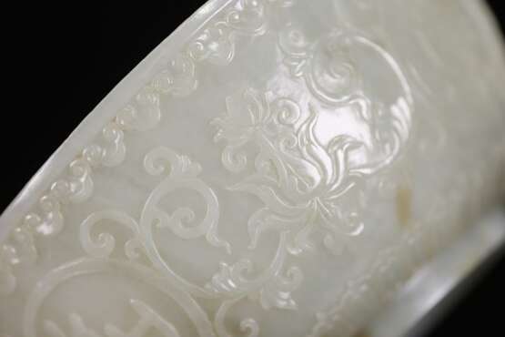 In the Qing Dynasty Hetian jade carved the "good luck" bowl - photo 7