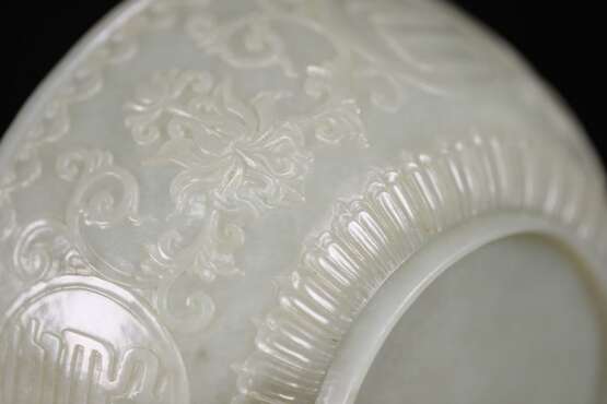 In the Qing Dynasty Hetian jade carved the "good luck" bowl - photo 8