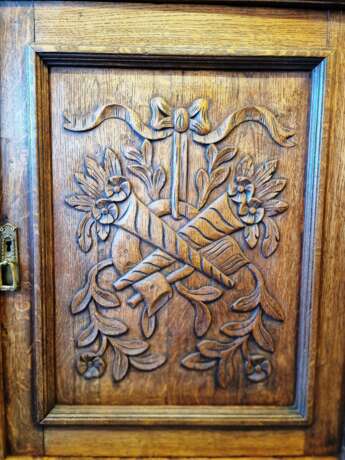 Буфет с резьбой по дереву Oak Other style Early 20th century г. - фото 5