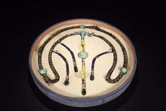 Qing Dynasty Royal Agarwood necklace - фото 1