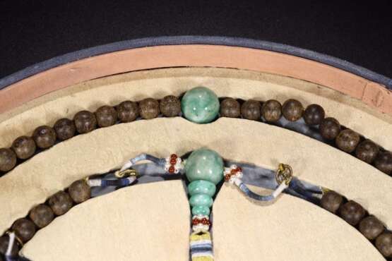 Qing Dynasty Royal Agarwood necklace - photo 2