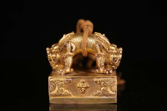Ming Dynasty Tibetan Buddhism copper gilt double dragon head seal - photo 1