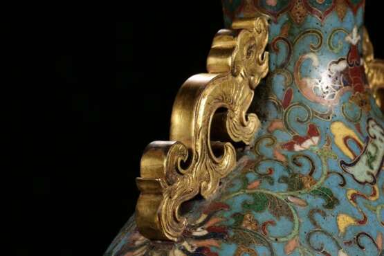 Qing Dynasty Cloisonne Copper gilt Ssangyong ear hold month bottle a pair - photo 5